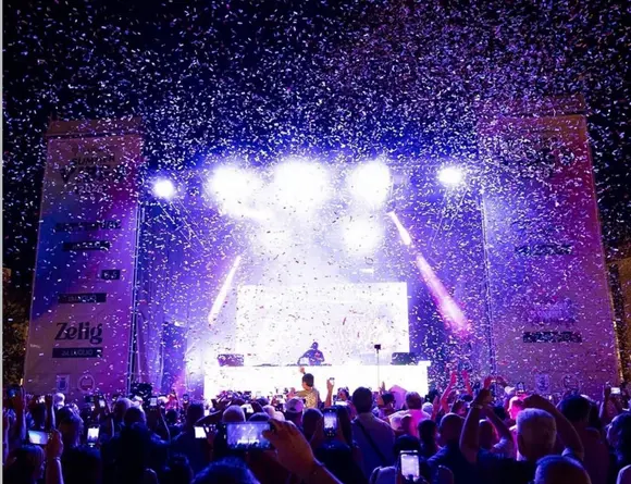 The night is on fire The night is on fire